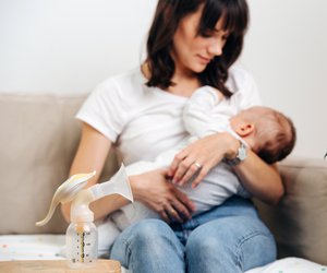 Milchbildung ohne Schwangerschaft: Das musst du wissen, um ein Adoptivkind zu stillen