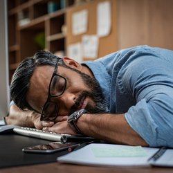 Achtung, Bürohumor: Diese 15 Beamtenwitze bringen sogar deinen Chef zum Lachen
