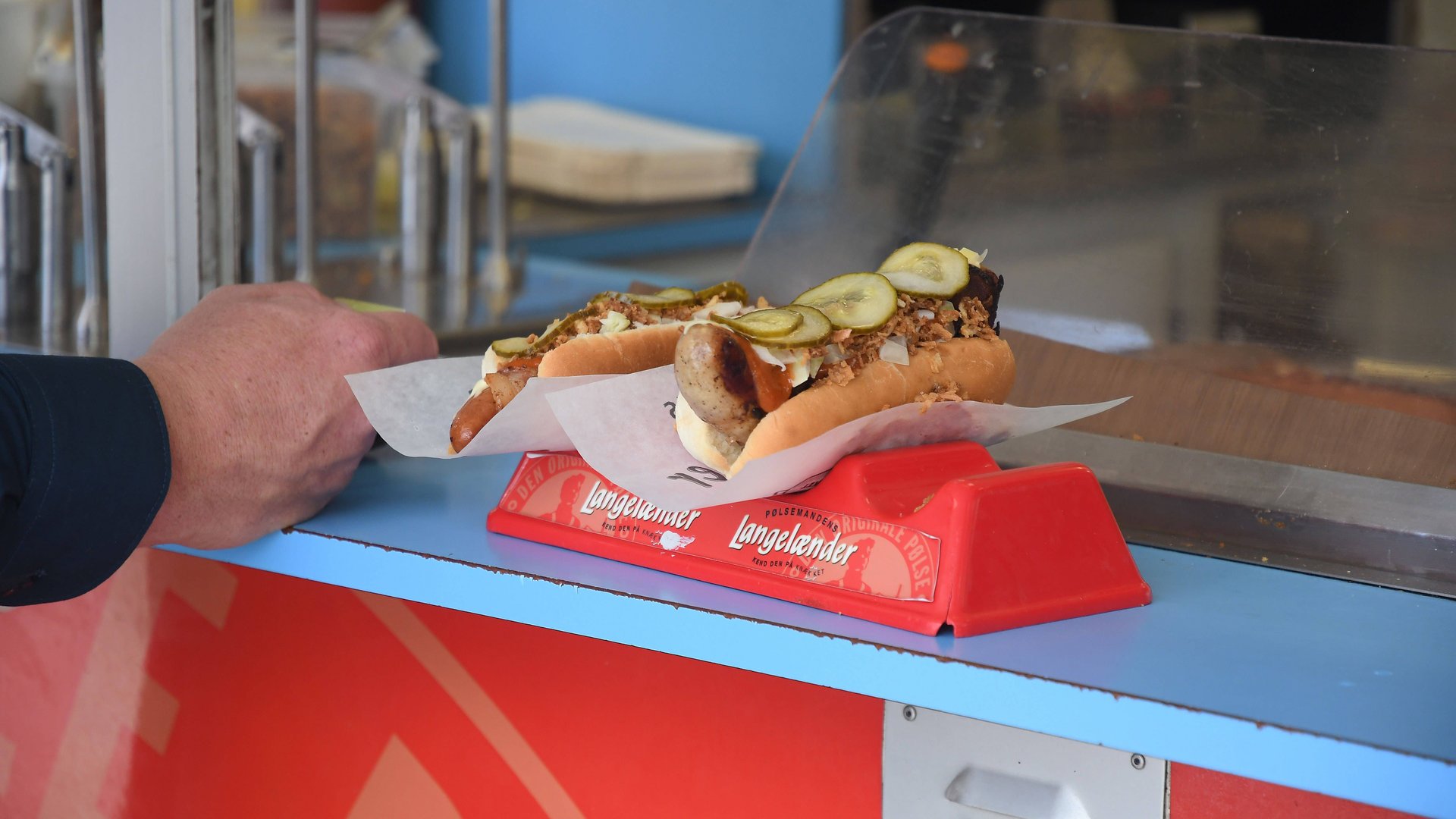 Warum viele beim Bäcker Trinkgeld geben und beim Imbiss zögern