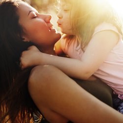"Selbstständige und sichere Kinder in einem Zeitalter der Angst": So geht der Erziehungstrend Scaffolding Parenting