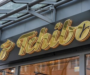 Tchibos Sommerhit: Mit dem XL-Eiswürfelbereiter genießt Du erfrischende Drinks wie nie zuvor