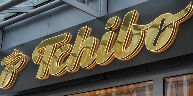 Coole Genussmomente garantiert – dank dem Sommerhit von Tchibo: Der XL-Eiswürfelbereiter ist da