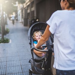 Rückwärtsgerichteter Buggy: Die besten Modelle mit Blickkontakt