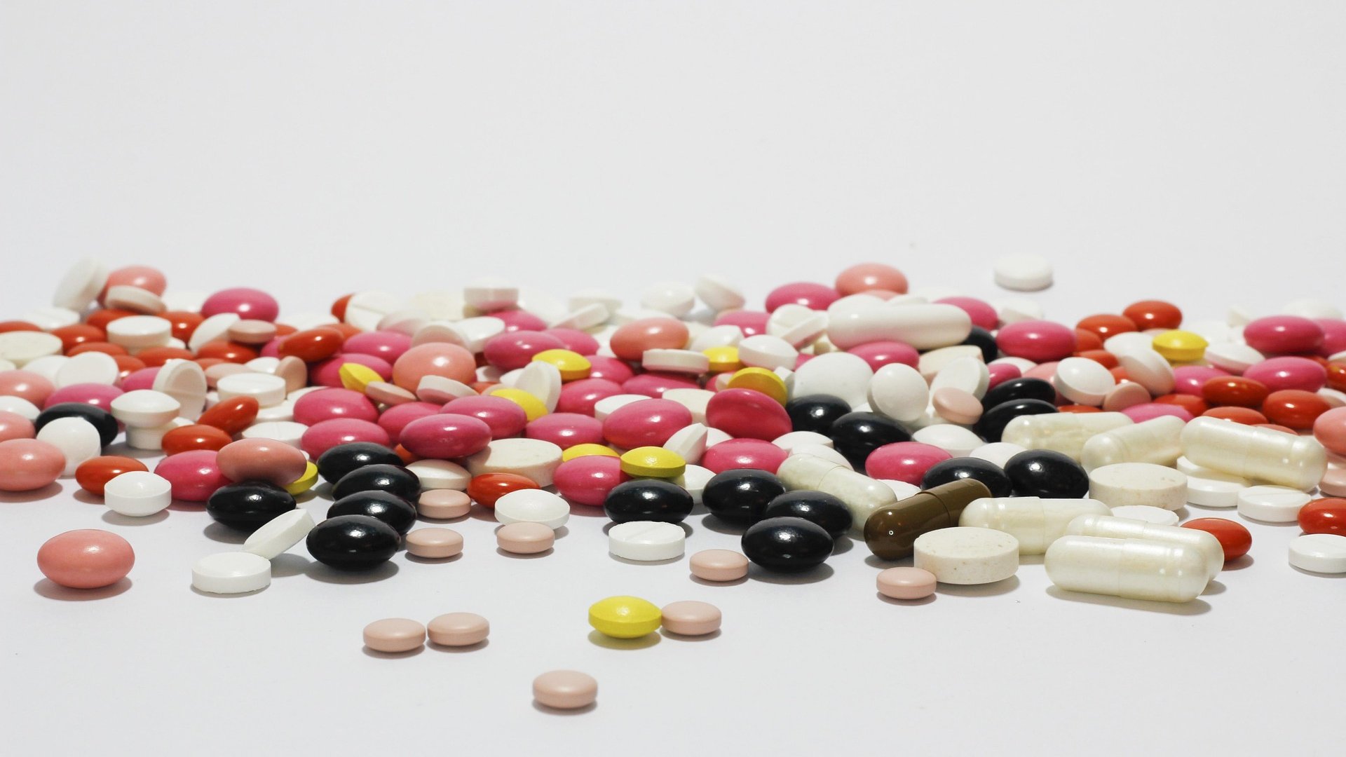 Ibuprofen und Pille: Darf ich beides zusammen einnehmen?