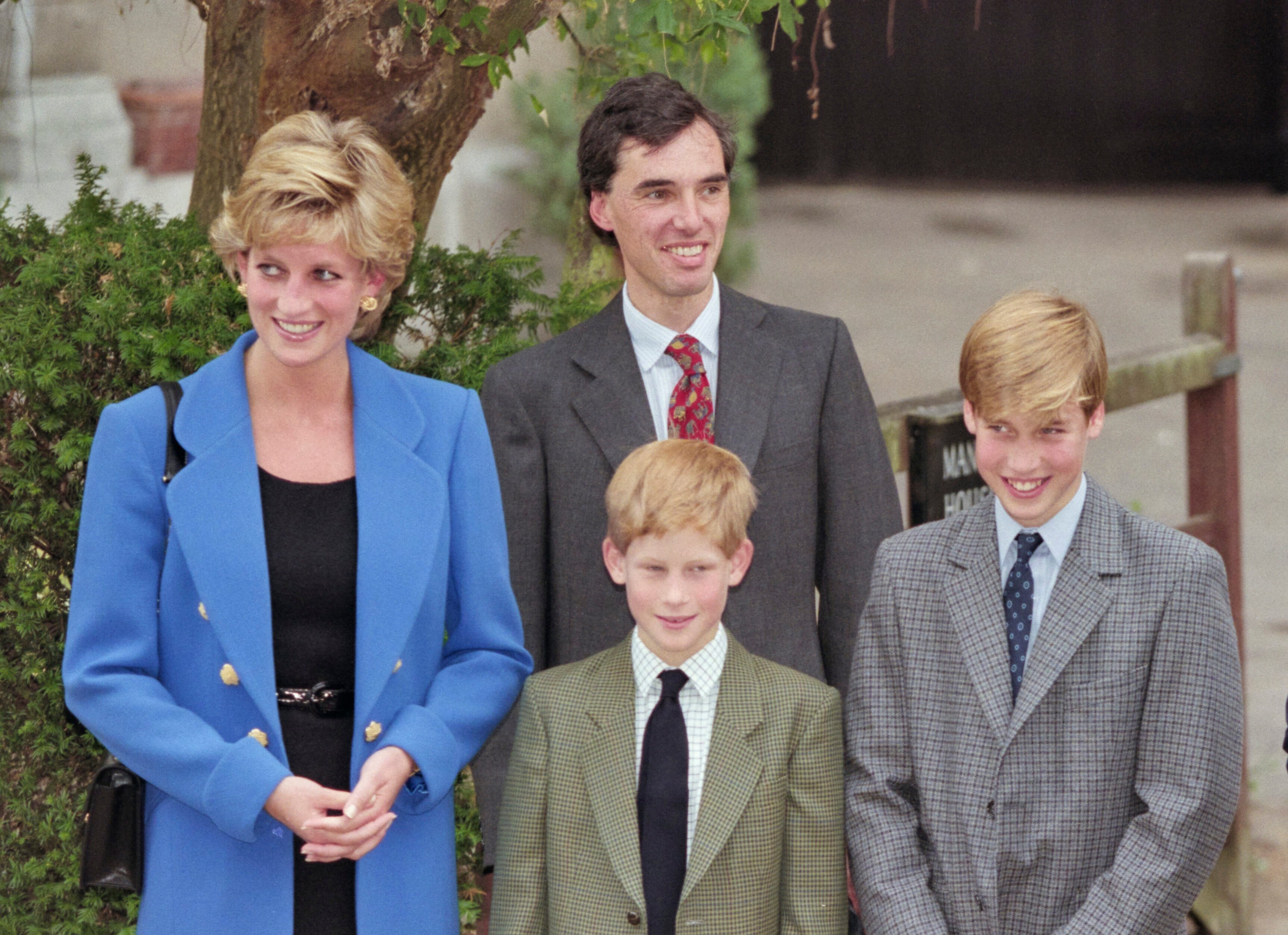 Diana und Charles mit William und Harry