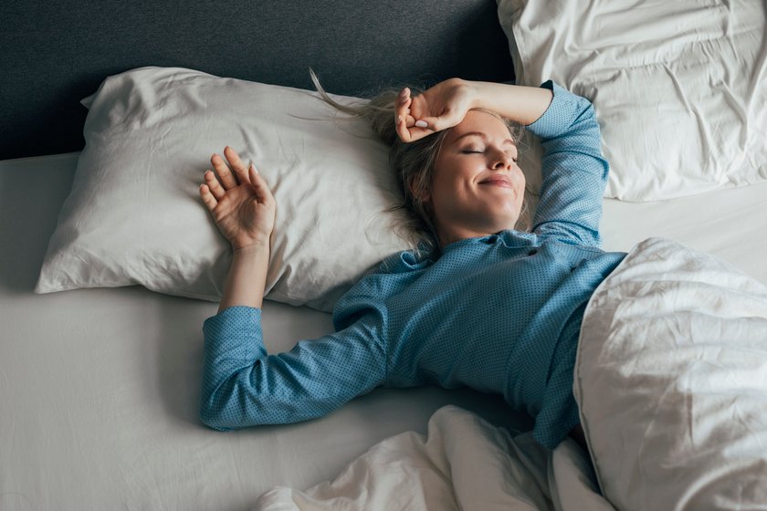 Getrennt schlafen: Frau allein im Bett