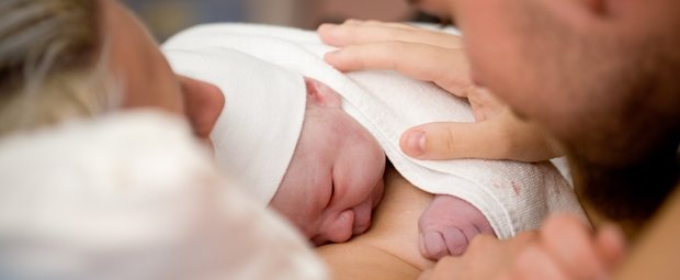 18 Väter erzählen, was sie bei der Geburt ihres Kindes empfanden