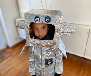 Dieses Roboter-Kostüm zu basteln dauert nur 10 Minuten