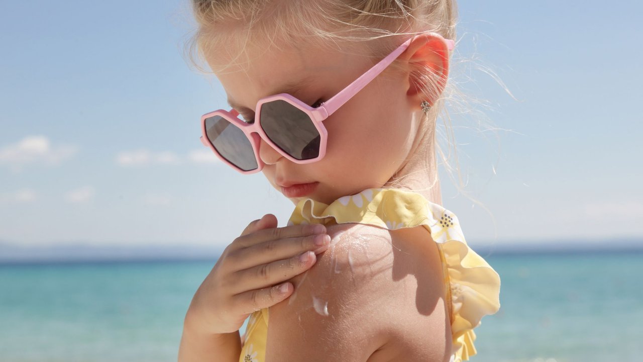 Sonnenallergie Kind: Was hilft und wie sich Entzündungen vorbeugen lassen
