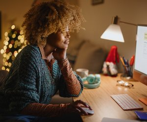 Wann Weihnachts­geschenke kaufen? Tipps für Eltern von einer ehemaligen Last-Minute-Shopperin
