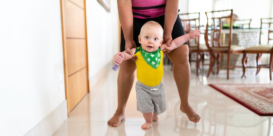 Laufen lernen: 5 Tipps für Babys erste Schritte