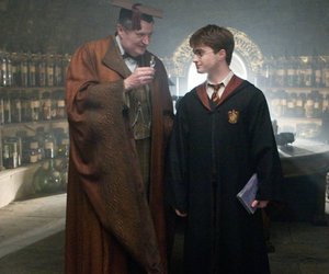 Zauberhafter Start in den Tag: Mit der „Harry Potter“-Tasse rührt sich dein Getränk von selbst