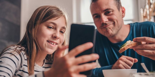 Eltern sind nach dem Auszug ihrer Kinder technisch überfordert