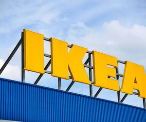 So einfach geht's: IKEA-Hack für ein stylisches DIY-Bücherregal im Kinderzimmer