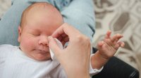 Bindehautentzündung bei Neugeborenen: Wann sie gefährlich werden kann