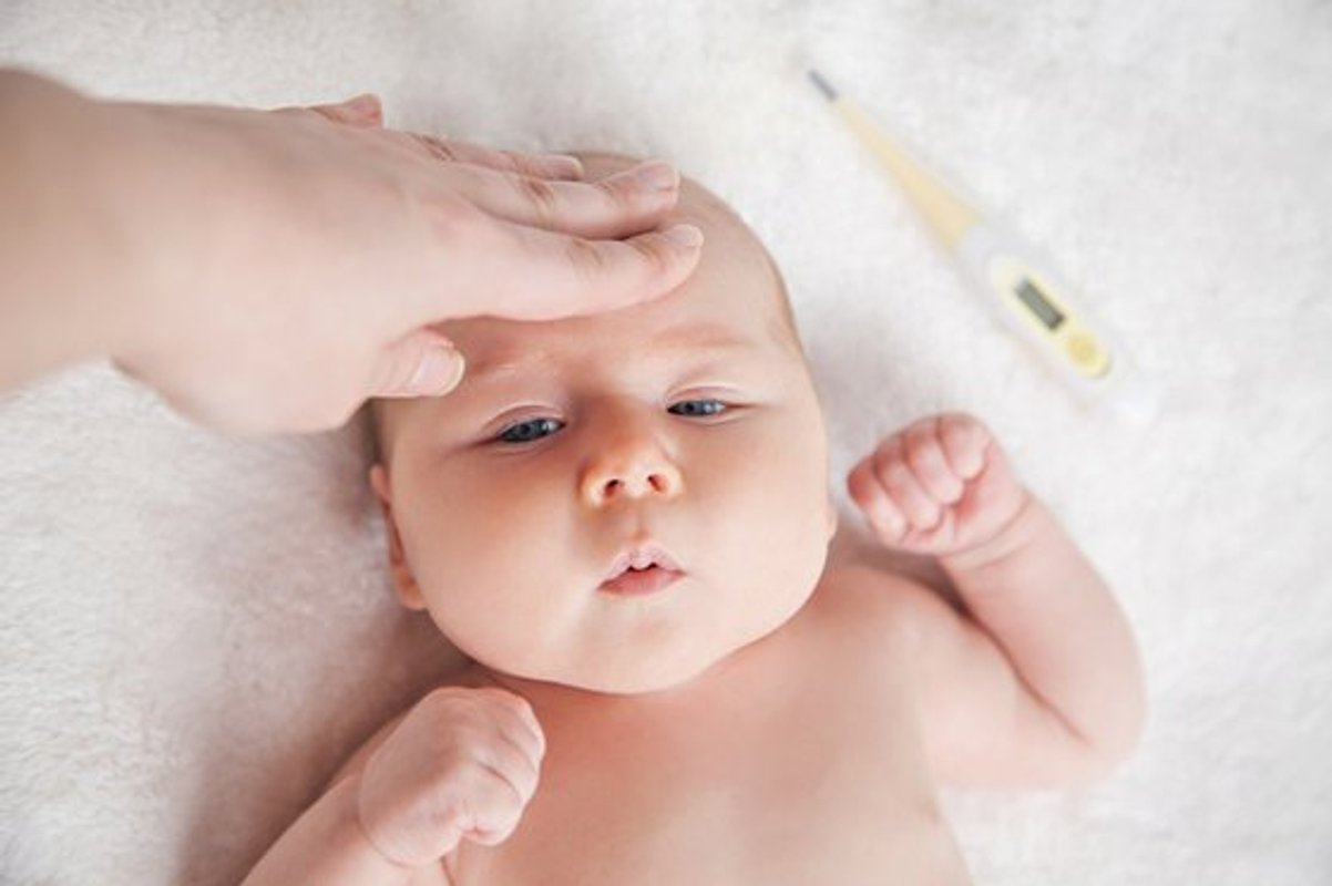 Das Baby Schwitzt Am Kopf Beim Schlafen Cool Bleiben Familie De