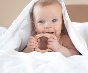 Zahnen beim Baby: 7 Erste-Hilfe-Tipps und Antworten auf wichtige Fragen