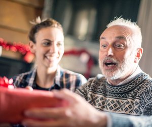 Mit&#x20;diesen&#x20;9&#x20;Weihnachtsgeschenken&#x20;f&#x00FC;r&#x20;Boomer-M&#x00E4;nner&#x20;65&#x2B;&#x20;rockt&#x20;ihr&#x20;das&#x20;Fest