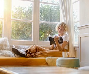 Licht, Kissen, Kuscheldecke: Diese 6 Zutaten brauchst du für deine perfekte Leseoase