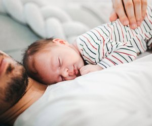Teste dein Wissen:  Wie schlafen Babys und was brauchen sie dafür?