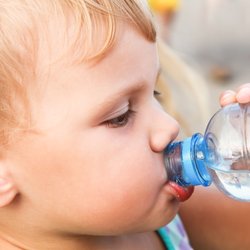 AHHHHH: Diese Durstlöscher sind für eure Kinder bei Hitze perfekt!