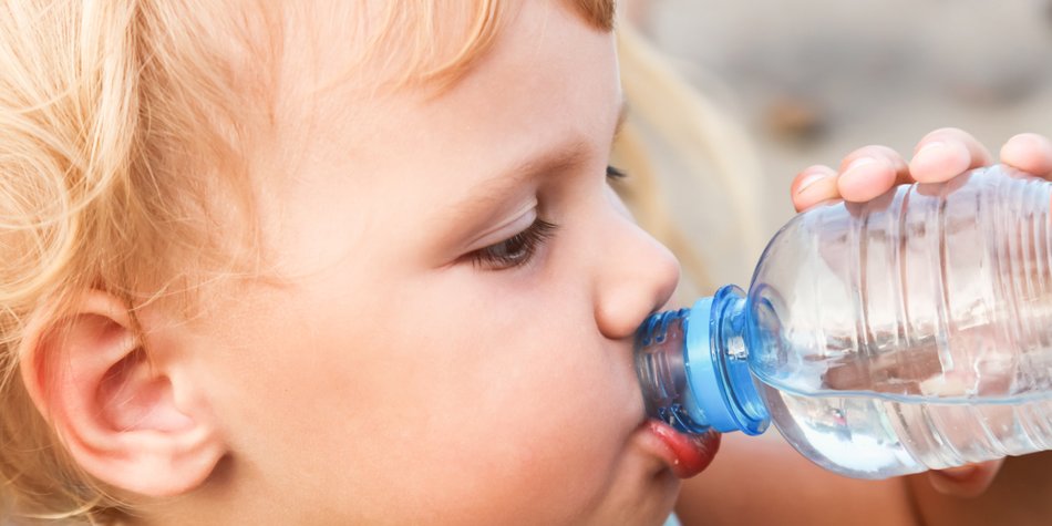 Die besten Durstlöscher für Kinder bei Hitze