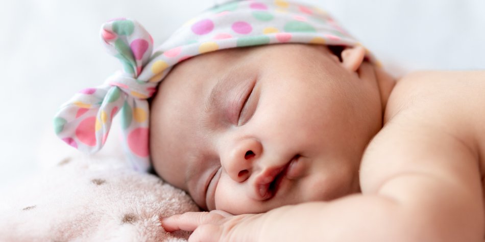 Geburtskissen: Die schönsten Babykissen mit Geburtsdaten