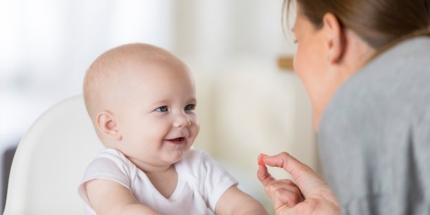 Wann dein Baby den Pinzettengriff können sollte und wie es ihn lernt