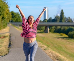 Ab wann ist Sport nach Geburt wieder okay? Tipps für den Neustart