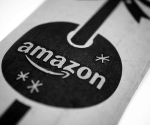 Ein Muss für Hundeliebhaber: Der niedliche Weihnachtspulli von Amazon