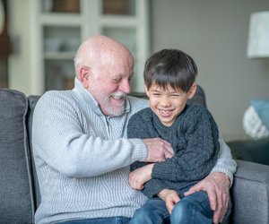 Boomer-Oma und Opa lieben dieses Kinderspiel, aber Psychologin schlägt Alarm
