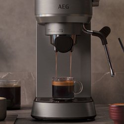 Aldi-Angebote: AEG-Espressomaschine und Plattenspieler zum Tiefstpreis