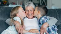 Studie beweist: Großeltern, die häufig ihre Enkel betreuen, leben deutlich länger