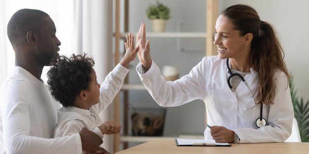 Den richtigen Kinderarzt finden: Die Suche beginnt vor der Geburt