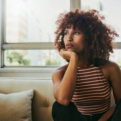 Schlechte Laune vor der Periode: Was gegen Stimmungsschwankungen hilft