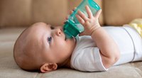 Dürfen Babys Wasser trinken?