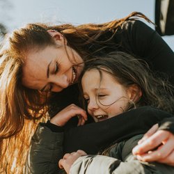 "Echt jetzt, noch ein Erziehungstrend?": Wie uns FAFO Parenting im Elternalltag retten kann