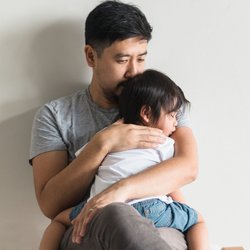 "Stärkt Kind und Eltern": 4 Montessori-Sätze, die bei Wutanfällen alles verändern