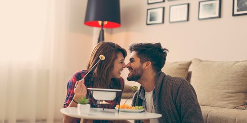 Veganes Fondue: 3 Ideen mit veganem Käse, Brühe oder frittiert