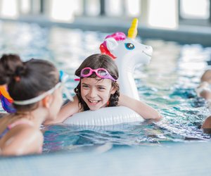 Ab wann dürfen Kinder alleine ins Schwimmbad?