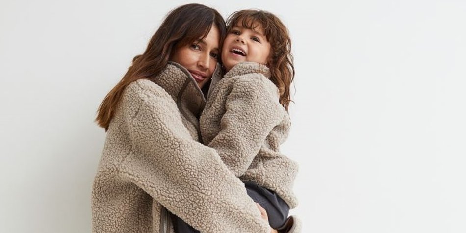 Mini-Me bei H&M: Kuschelige Mama-Tochter-Mode für kühle Herbsttage