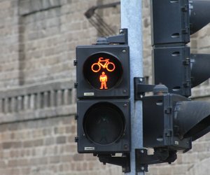 Achtung: In dieser europäischen Stadt kostet das Radeln über eine rote Ampel 700 €