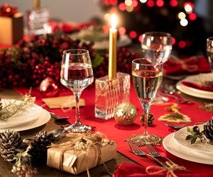 Bonprix sorgt für Weihnachtszauber in edlen Beeren‑Tönen mit diesen 4 Deko-Ideen