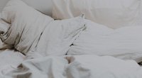 Pillow Challenge: Wieso binden sich jetzt alle Kissen um den Bauch?