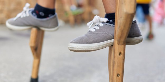 Stelzen: 4 coole Modelle für kleine Akrobaten