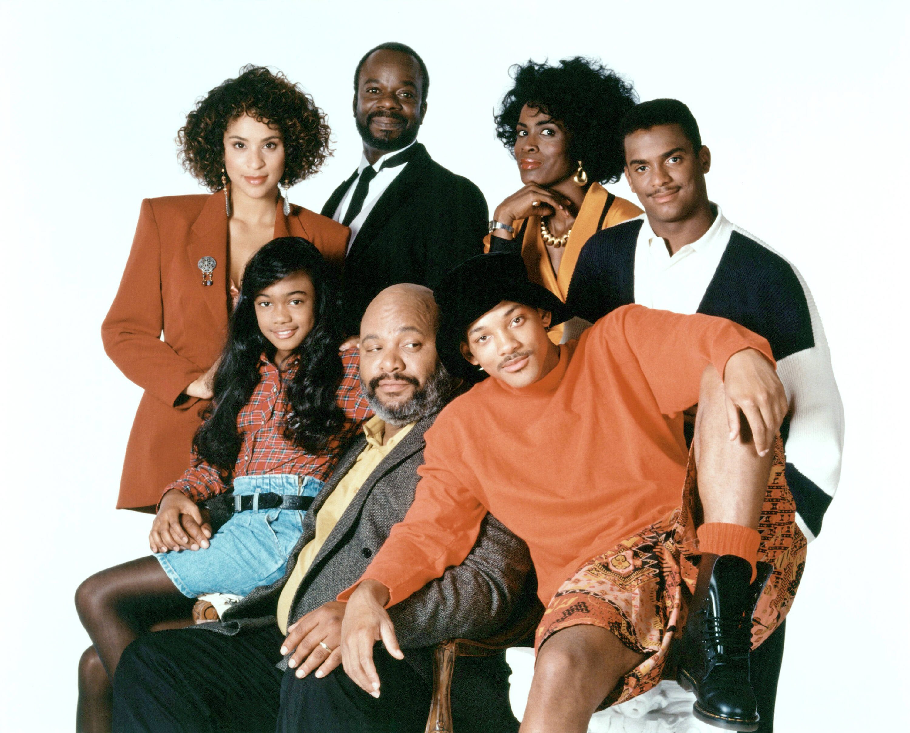 https://cdn2.familie.de/58/44/87/f911d2c79ac477e25c5ce62d94_AzU0ZjFjYTcyNTY5_the-fresh-prince-of-bel-air-front-from-left-tatyana-ali-james-avery-will-smith-back-karyn-par.jpg