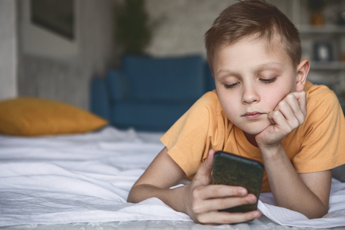 Kind mit Handy: Handytarife für Kinder Kind mit Handy: Handytarife für Kinder