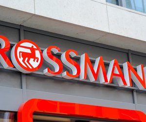 Diese wunderschöne Solar-Lichterkette von Rossmann wird zum Hingucker auf deinem Balkon