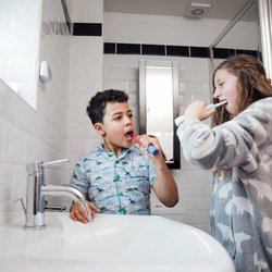 Jetzt zuschlagen: Elektrische Zahnbürsten von Oral B, Philips und Happybrush richtig stark reduziert
