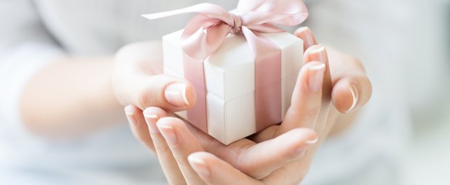 Geschenke zur Geburt: 28 Präsent-Ideen für frische Eltern